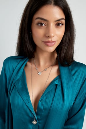 collana con fiore e stella h5 Immagine2